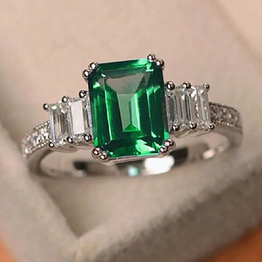 PRINCESS CUT GREEN SAPPHIRE ENGAGMENT RING - Picture 1 of 5